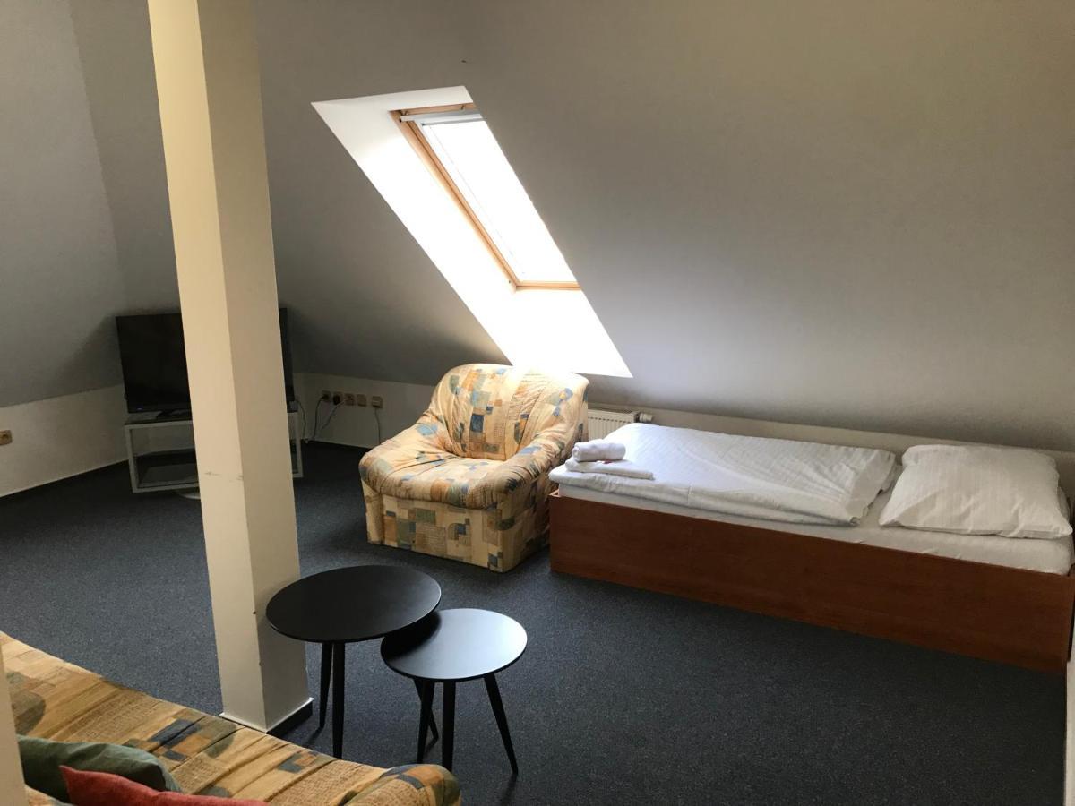 Rozmaryn Rooms & Apartments Rakovník Esterno foto
