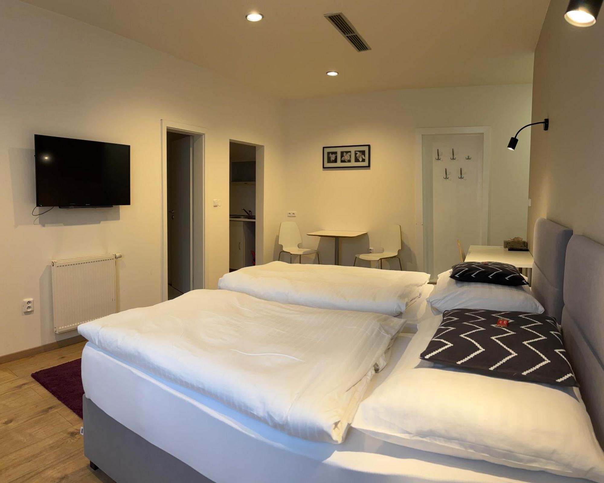 Rozmaryn Rooms & Apartments Rakovník Esterno foto
