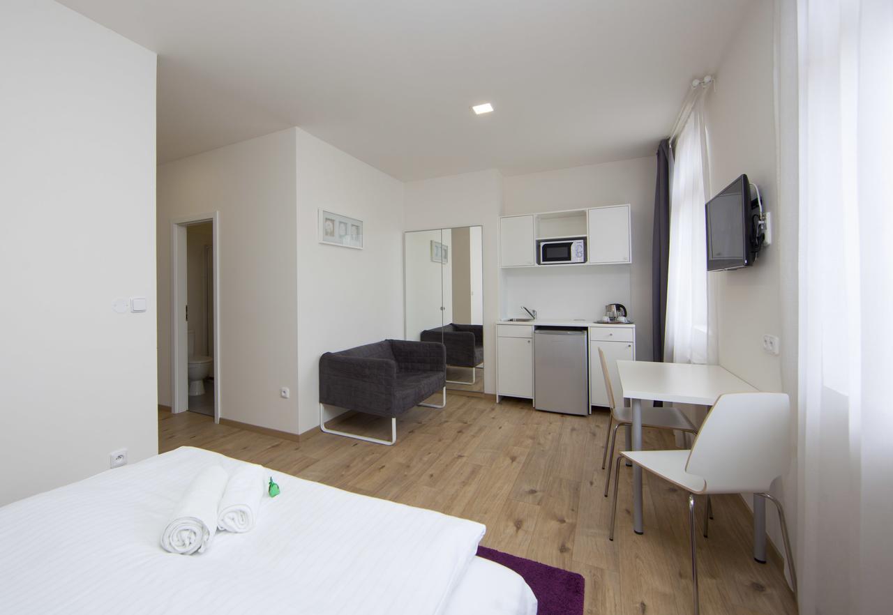 Rozmaryn Rooms & Apartments Rakovník Esterno foto