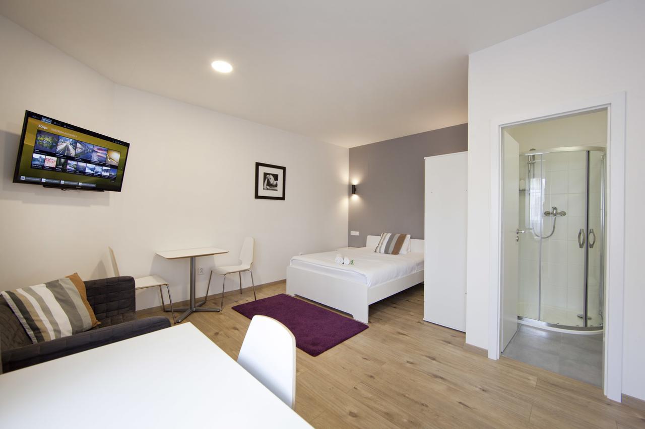 Rozmaryn Rooms & Apartments Rakovník Esterno foto