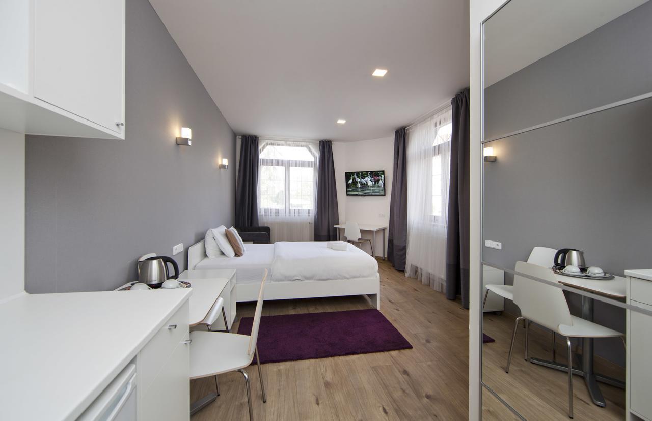 Rozmaryn Rooms & Apartments Rakovník Esterno foto