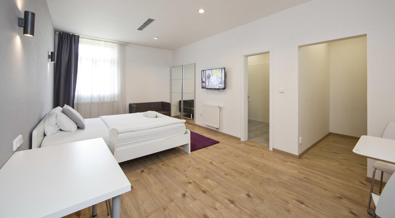 Rozmaryn Rooms & Apartments Rakovník Esterno foto